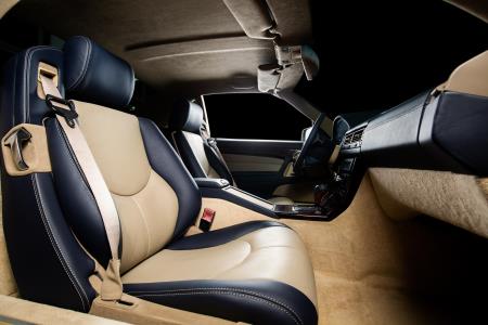front-seat-car-with-seat-belt
